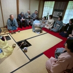新樹の茶会開催　風薫る中で一服